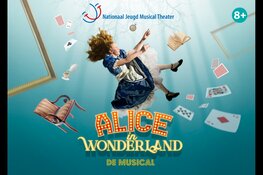 Twee Zaanse zussen spelen in de musical Alice in Wonderland