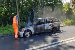 Auto in brand op Thorbeckeweg in Zaandam