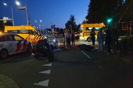 Fietser en scooterrijder gewond bij ongeval in Westzaan