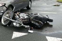 Motorrijder ernstig gewond na botsing met auto in Zaandijk
