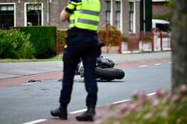 Motorrijder aangereden op drukke Dorpsstraat in Assendelft