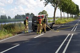 Vrachtwagen in brand bij Assendelft, N246 afgesloten