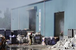 Flinke rookontwikkeling door brand in recyclingbedrijf in Zaandam
