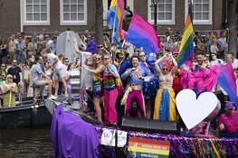 Canal Parade Pride Amsterdam in volle gang (fotoalbum)