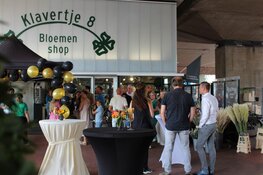 Feestelijk heropende Bloemenshop Klavertje 8 sponsort Zaans voetbaltalent Ginia Caprino