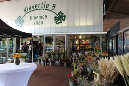 Feestelijk heropende Bloemenshop Klavertje 8 sponsort Zaans voetbaltalent Ginia Caprino