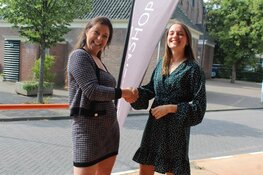 Feestelijk heropende Bloemenshop Klavertje 8 sponsort Zaans voetbaltalent Ginia Caprino