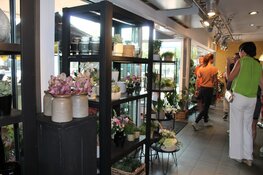 Feestelijk heropende Bloemenshop Klavertje 8 sponsort Zaans voetbaltalent Ginia Caprino