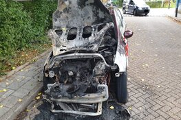 Wederom autobrand in Zaandam, politie onderzoekt vermoedelijke brandstichting