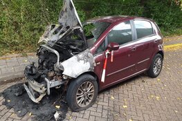Wederom autobrand in Zaandam, politie onderzoekt vermoedelijke brandstichting