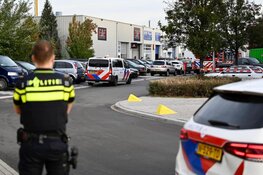 Hulpdiensten groots uitgerukt na melding brand Zaans bedrijf