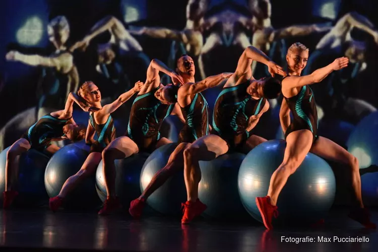 MOMIX wekt magische wereld van Alice in Wonderland tot leven in Zaandam