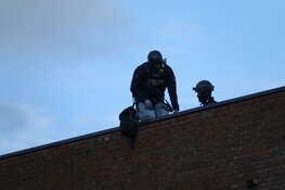 Arrestatieteam haalt onder invloed verkerende man uit woning