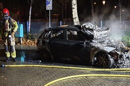 Na weken rust tóch weer een autobrand in Zaandam