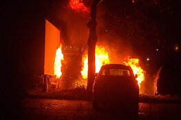 Auto en bestelbus uitgebrand in Zaandam