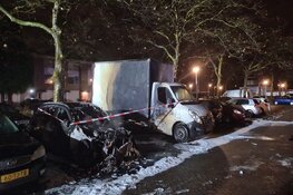 Auto en bestelbus uitgebrand in Zaandam