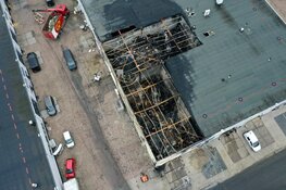 Schade door brand bij bedrijf in Westknollendam goed zichtbaar vanuit de lucht