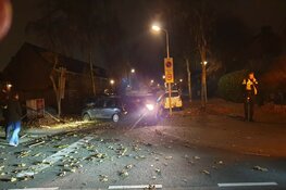 Automobilist wonderwel ongedeerd na zware crash in Zaandam