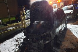 Auto door brand verwoest in Poelenburg