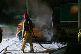 Auto door brand verwoest in Poelenburg