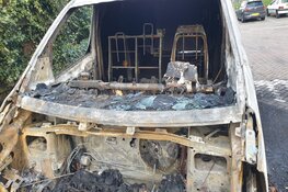 Auto en bestelbus door brand verwoest in Zaandam