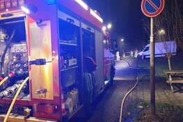 Twee auto&#39;s door brand verwoest in Poelenburg