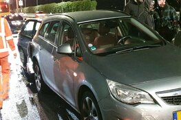 Aanrijding met drie auto's op A7, twee gewonden