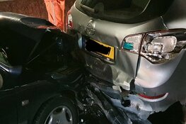 Aanrijding met drie auto's op A7, twee gewonden