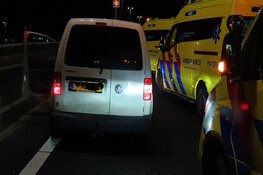 Aanrijding met drie auto's op A7, twee gewonden