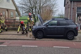 Auto vat vlam bij starten motor