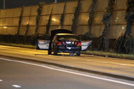 LPG-tank van auto explodeert op Zaanse brug, bestuurder gewond