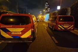 LPG-tank van auto explodeert op Zaanse brug, bestuurder gewond