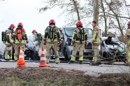 Autobrand achter politiebureau Zaandijk