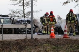 Autobrand achter politiebureau Zaandijk