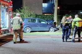 Auto tegen boom in Koog aan de Zaan, twee gewonden