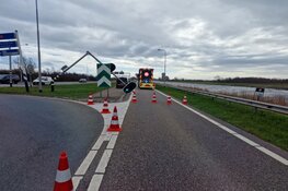 Verkeerslicht stuk door windstoten op N246