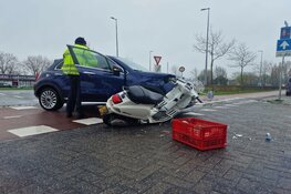 Scooterrijder in botsing met auto in Wormerveer