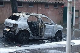 Auto door brand verwoest in Redersstraat Zaandam