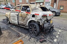 Auto door brand verwoest in Redersstraat Zaandam