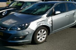 Scooterrijder gewond na botsing met auto in Zaandam