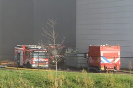 Grote brand bij opslag van cacaobedrijf in Westzaan