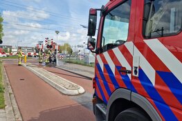 Scooter vliegt in brand op spoorwegovergang