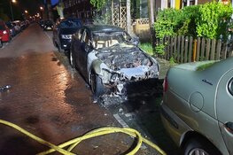 Auto door brand verwoest in Burgemeestersbuurt