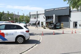 Auto bijna in brand aan Kleine Tocht in Zaandam