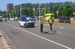 Fietser zwaargewond na botsing met bestelbus in Zaandam