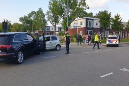 Twee auto`s total loss na botsing in Wormerveer