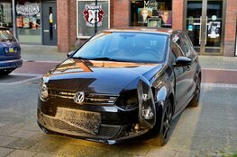 Veel schade bij botsing in centrum Krommenie