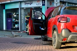 Veel schade bij botsing in centrum Krommenie