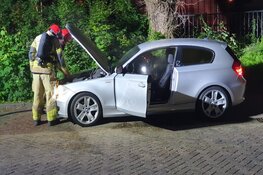Auto van binnen uitgebrand in Assendelft