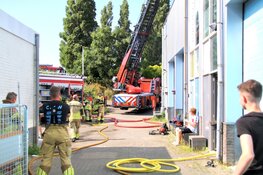 Brand in bedrijfsverzamelgebouw Zaandam, twee personen in veiligheid gebracht